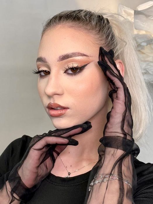 Make-up artist-București