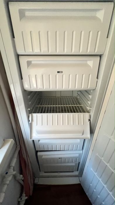 Продается Морозильник Indesit