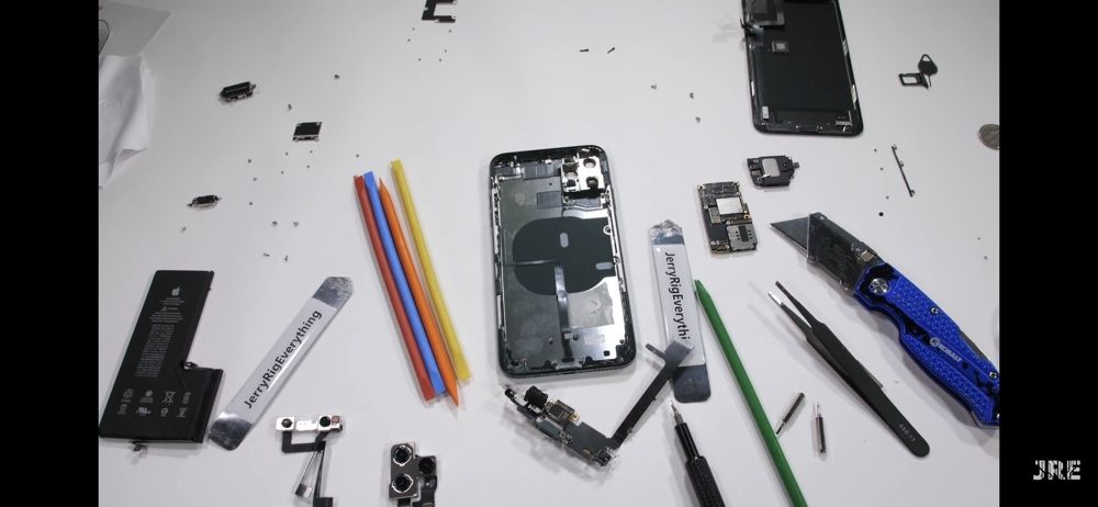 Reparatii Telefoane iPhone / Samsung