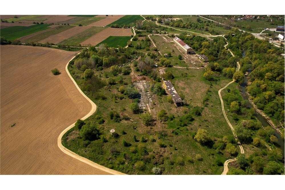 Продава се Промишлена сграда в с. Хан Крум, Област Шумен - 84102 кв.м за 42 €/кв.м - Снимка #4