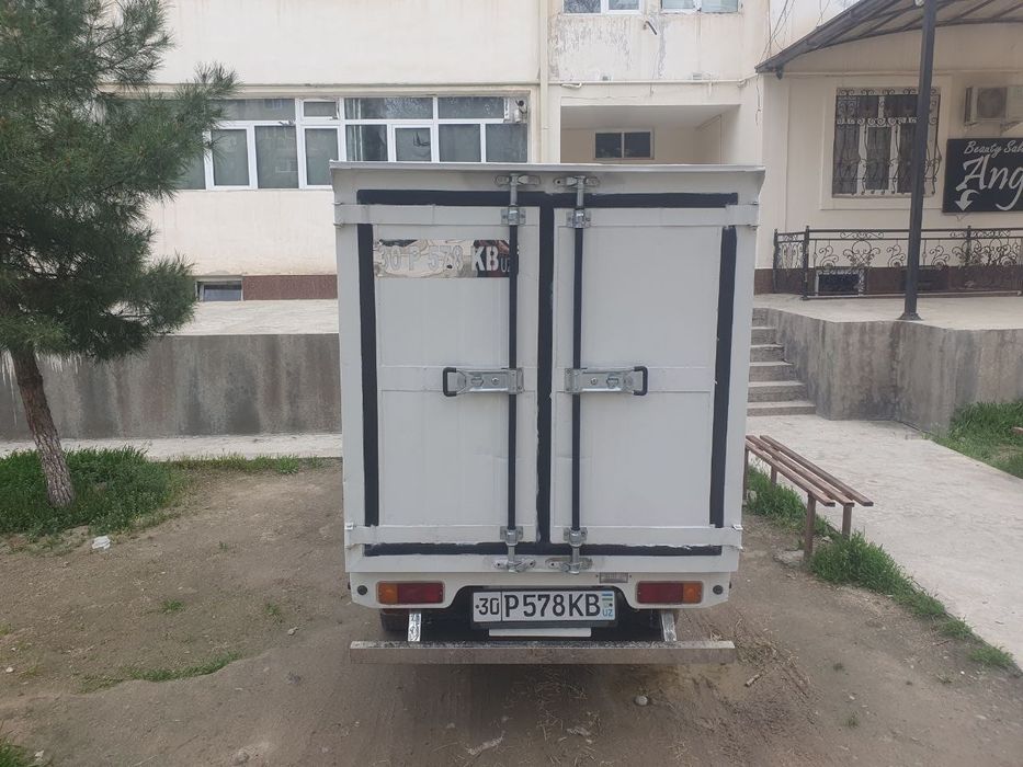 Лабо рефрижатор сотилади