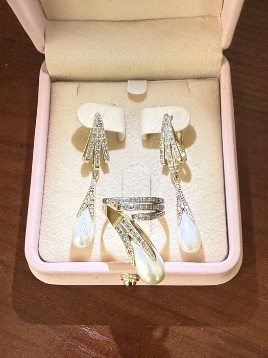 Бриллиантовый комплект с жемчугом