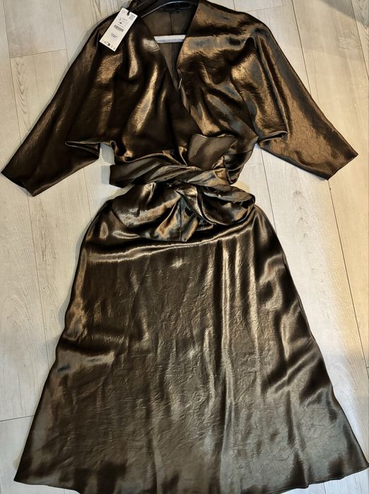 Rochie petrecută din satin Zara