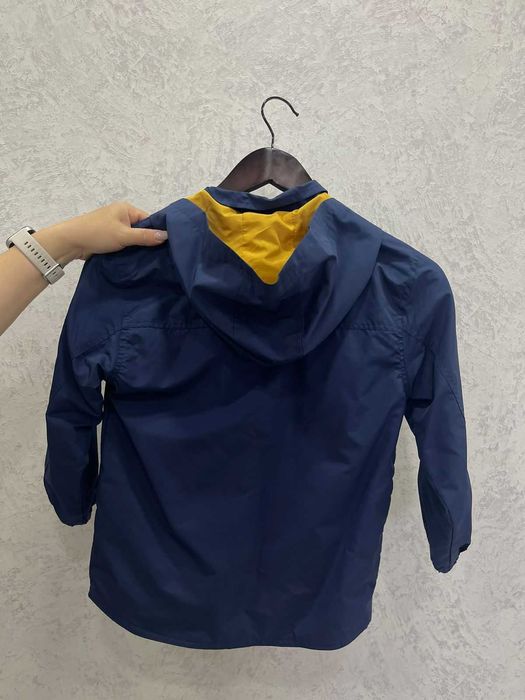 Продам детскую ветровку