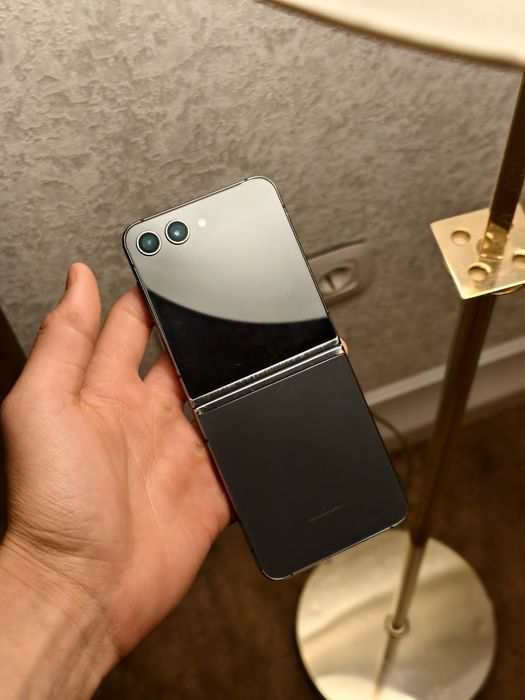 Samsung Galaxy Z flip 5 256 gb