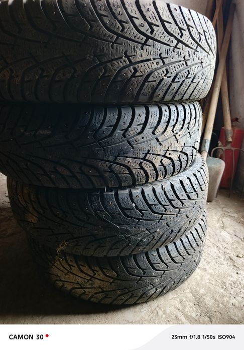 Продам шины зимние пол сезона отездил