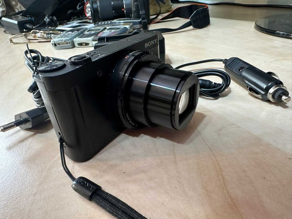 sony dsc-wx500 de culoare negru mat fata spate lateral unghi deschis