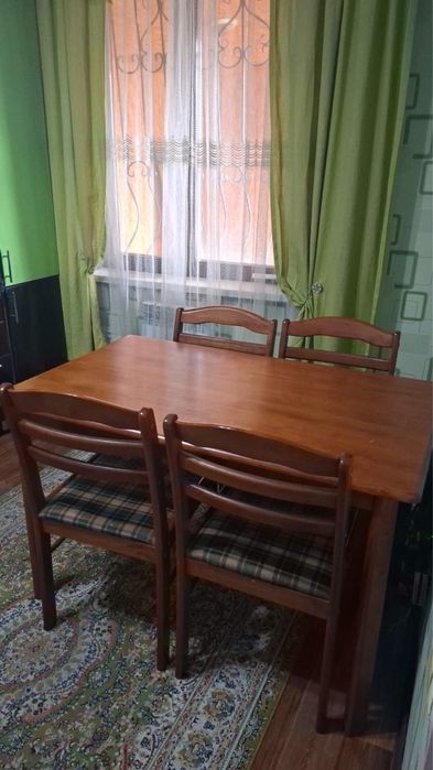 Стол со стульями