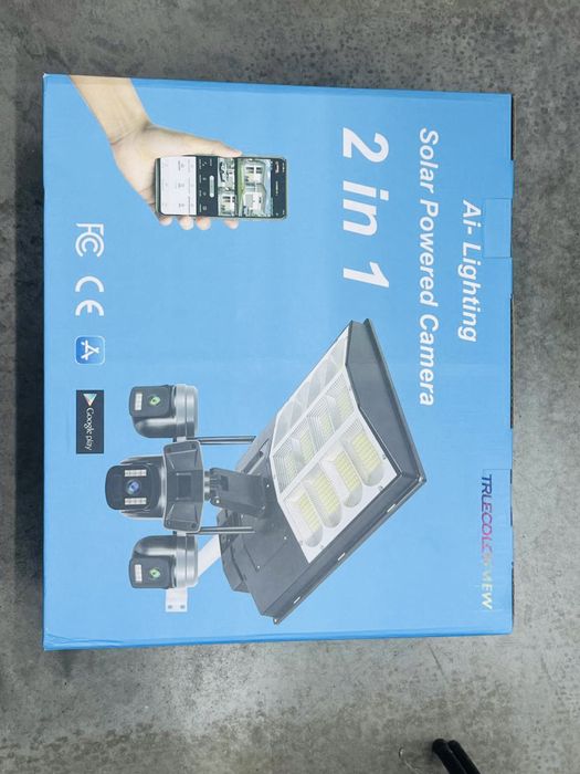 Камера с солнечными панелями