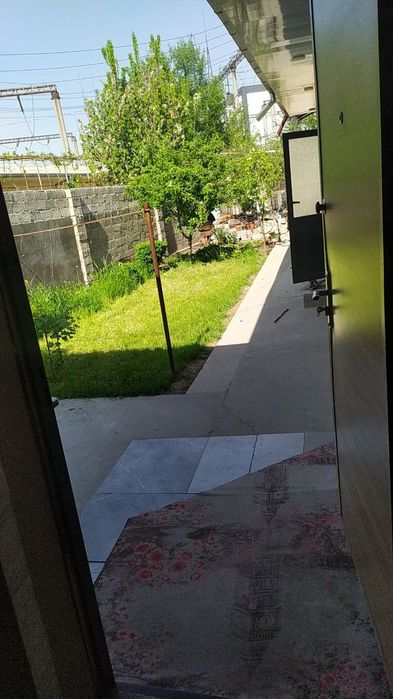 Uy sotiladi. Yakkasaroy