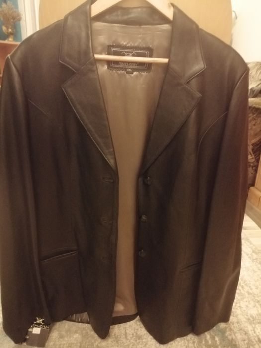 Set costum de piele NOU cu eticheta de calitate superioară /Spania