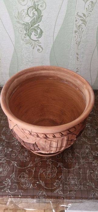 Продам горшок керамический с чашей.
