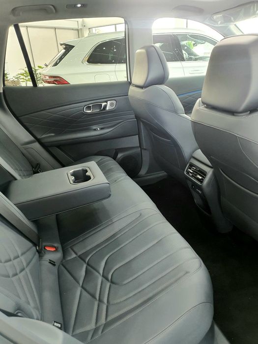 New Tayota Hybrid Geely Em-i