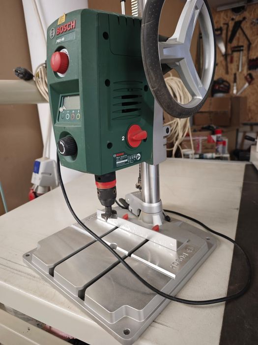 Masina gaurit  verticala cu banc bosch