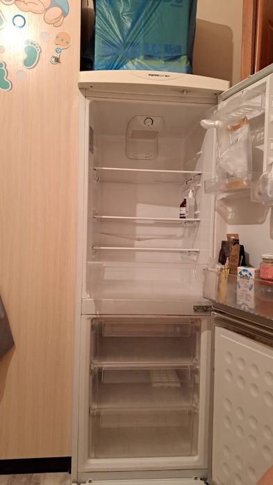 Продам Холодильник LG