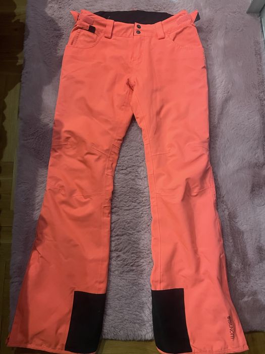 Скии панталони, якета- С, М и Л размер- по 20 лева