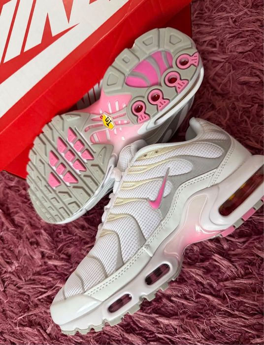 Adidasi nike noi nepurtati