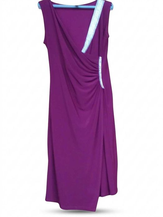 Официално дамска коктейлна рокля.