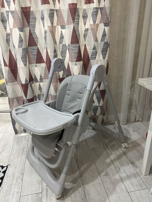 Продам столик для кормления