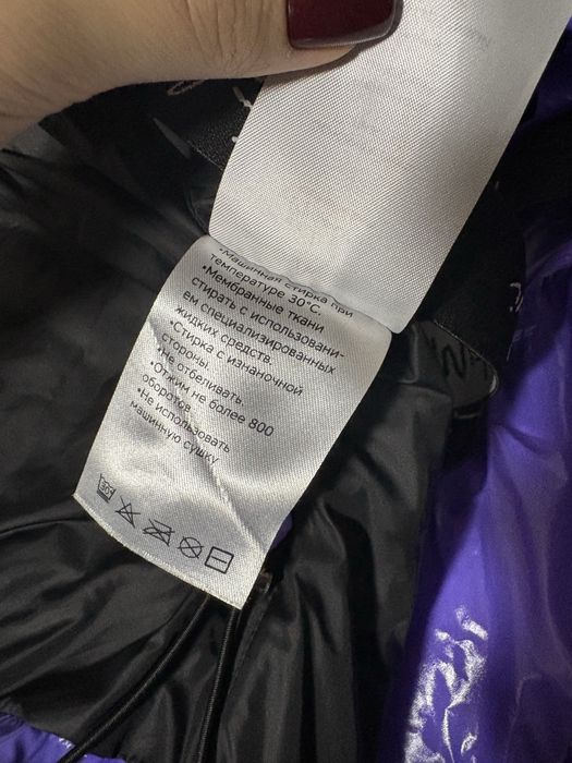 Продается зимний комбинезон на девочку