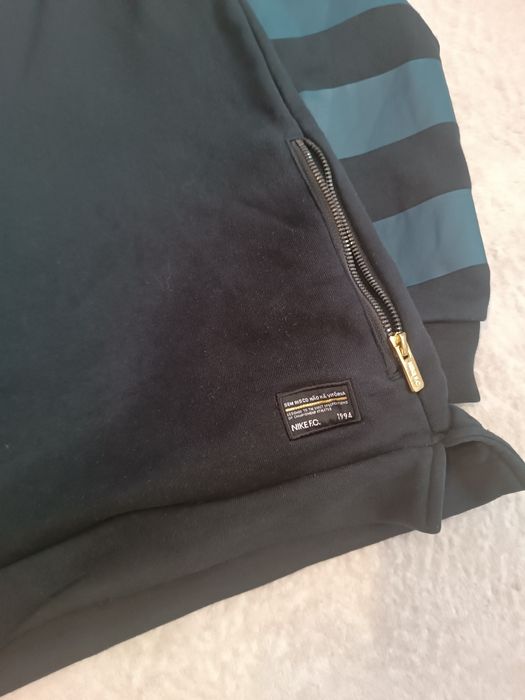 Суичър-Nike XL..