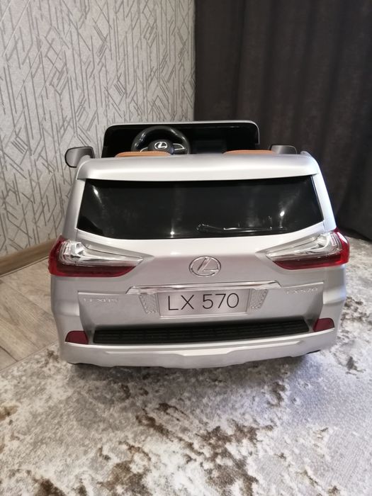 Продам детский автомобиль на аккумуляторе