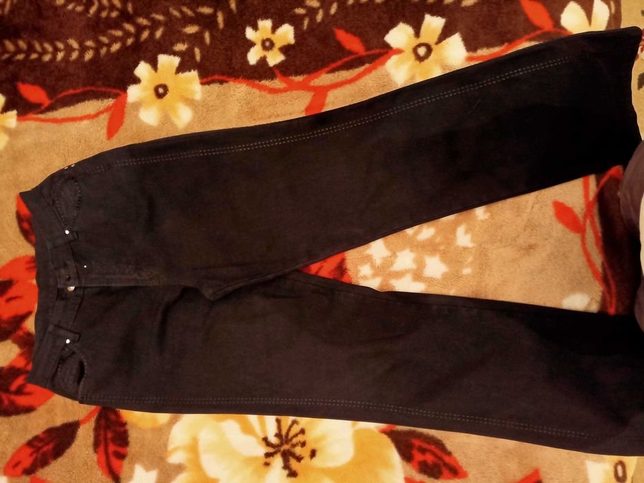 Стильные женские джинсы