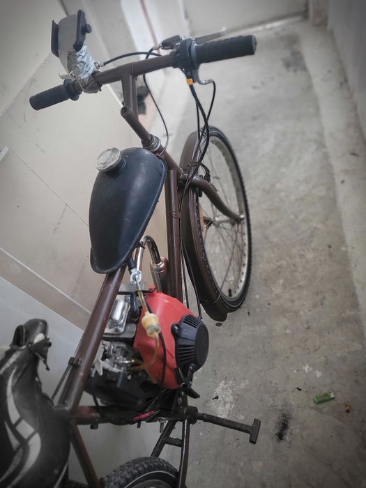 Vând bicicleta cu motor
