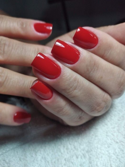 Manichiura si pedichiura pentru tine