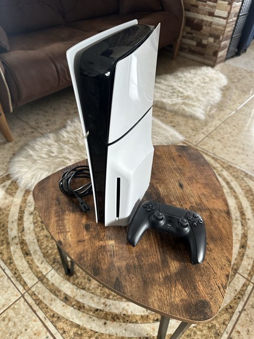 Consolă PS5 Slim 1TB (pornește, dar nu afișează video, defectă)