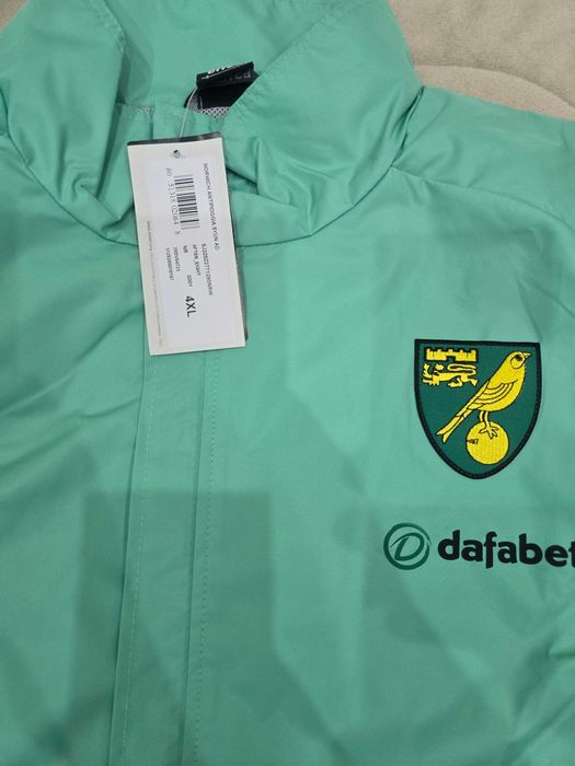Norwich яке против дъжд зелено