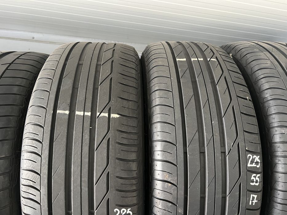 Гуми 225/55/17 Bridgestone.