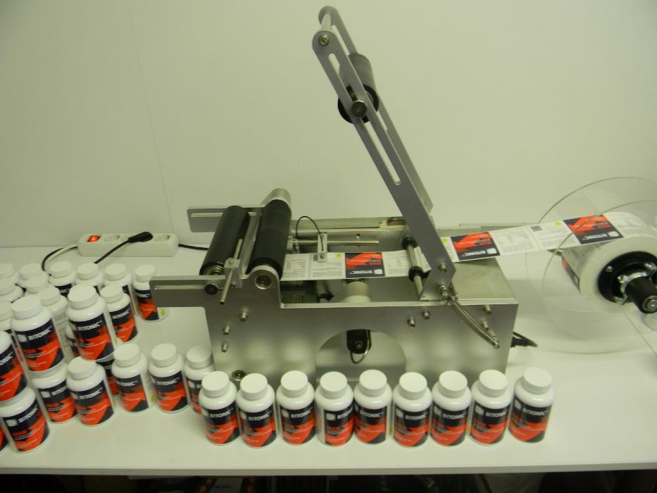 Masina etichetare semiautomata