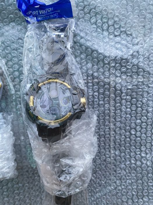 НЕРАЗОПАКОВАН мъжки часовник