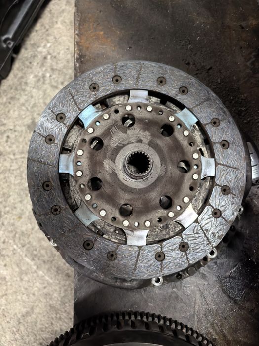 Демпферен маховик/демпфер/Маховик за Nissan Xtrail, Qashqai 1.6dci