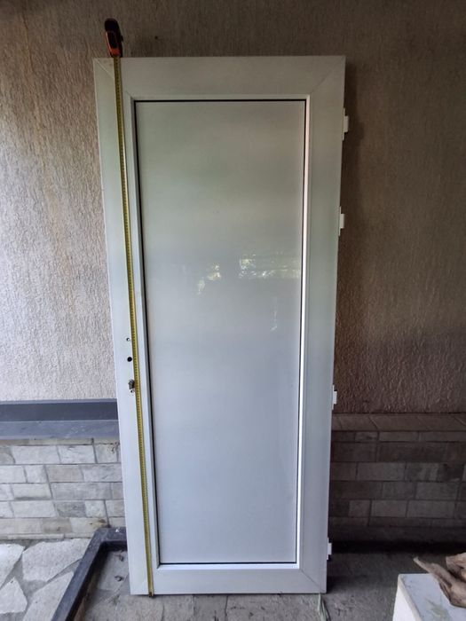 Usi de termopan aproape noi