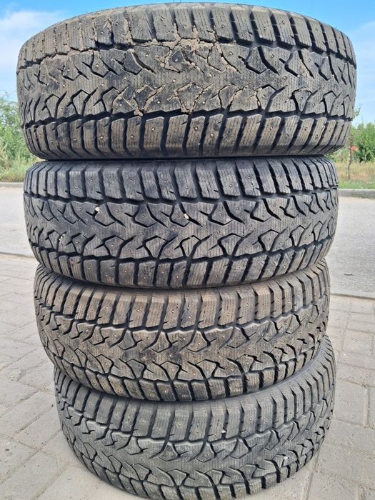 Продам шины  размер 235/60R18