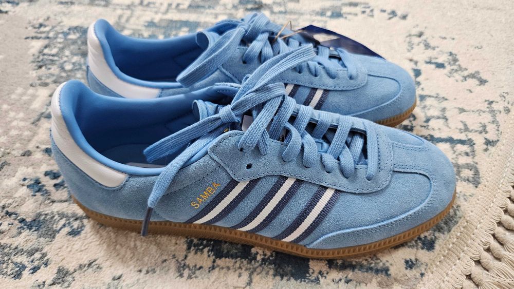 Оригинальные кроссовки Adidas, размер 39 (новые)
