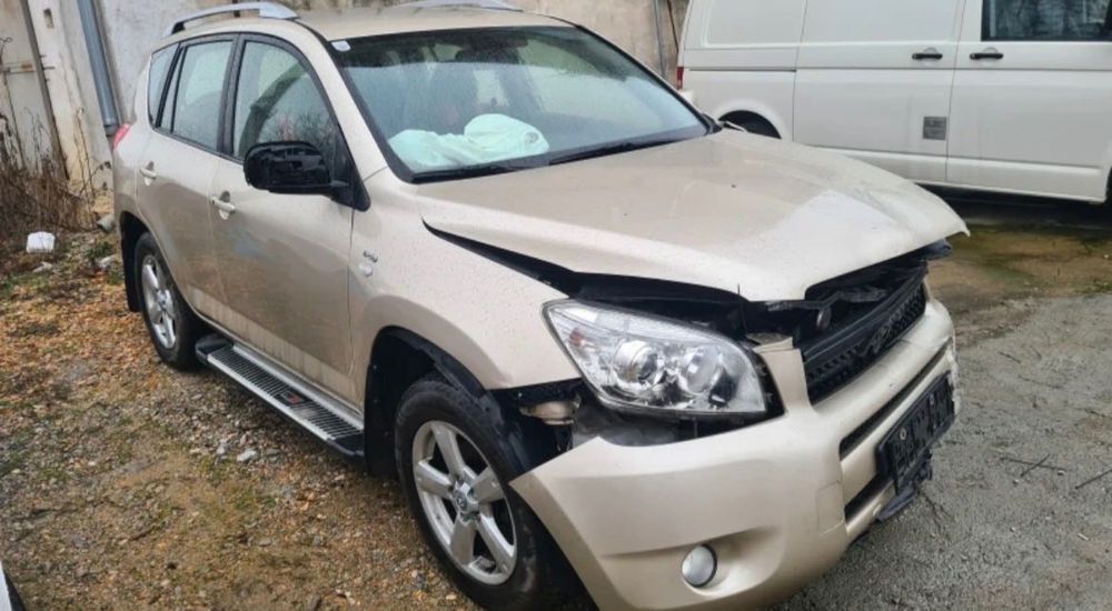 Toyata RAV4 2.2 136k за части