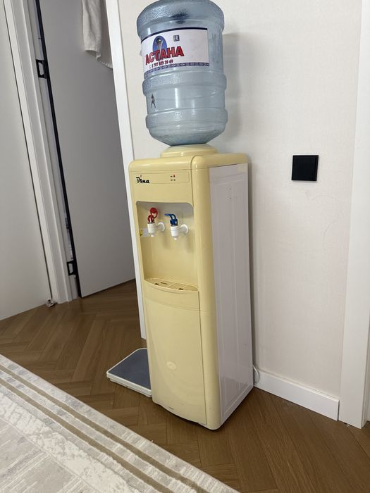 Кулер для воды диспенсер