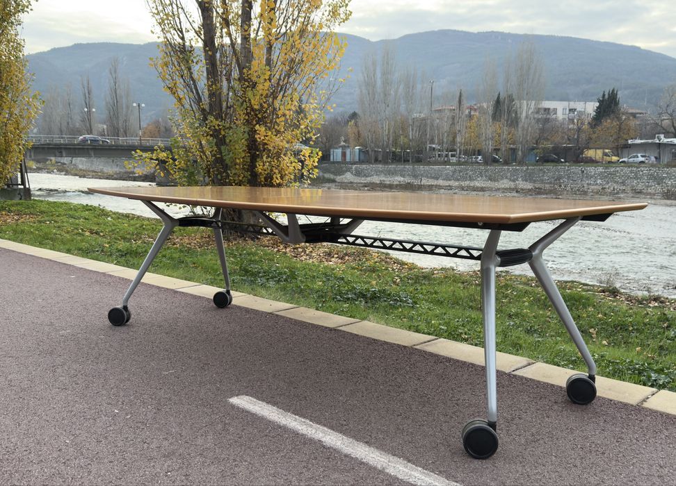 Страхотна конферентна маса за срещи сгъваема подвижна на колелца;