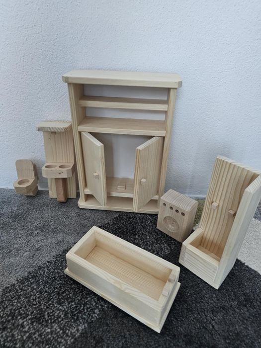 Mobila din lemn pentru păpușa