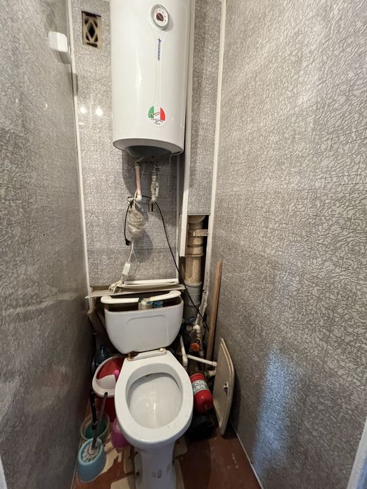 Фрунза массив Масква магазин яқинида 2 хона хонадон сотилади