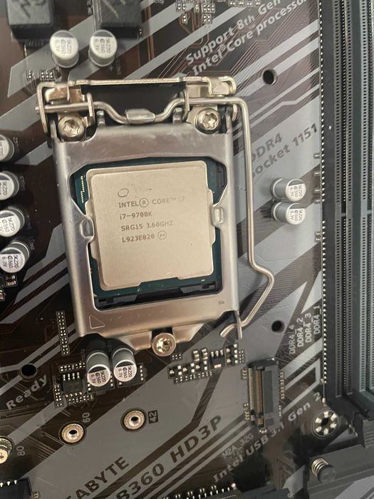 Kit Gaming Placa de Baza Gigabyte cu Procesor I7 9700K , Garantie 6 luni
