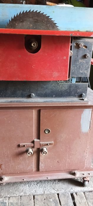 Домашна универсална дървообработваща машина