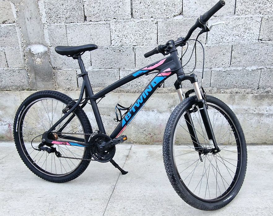 Продавам колело B'Twin черно