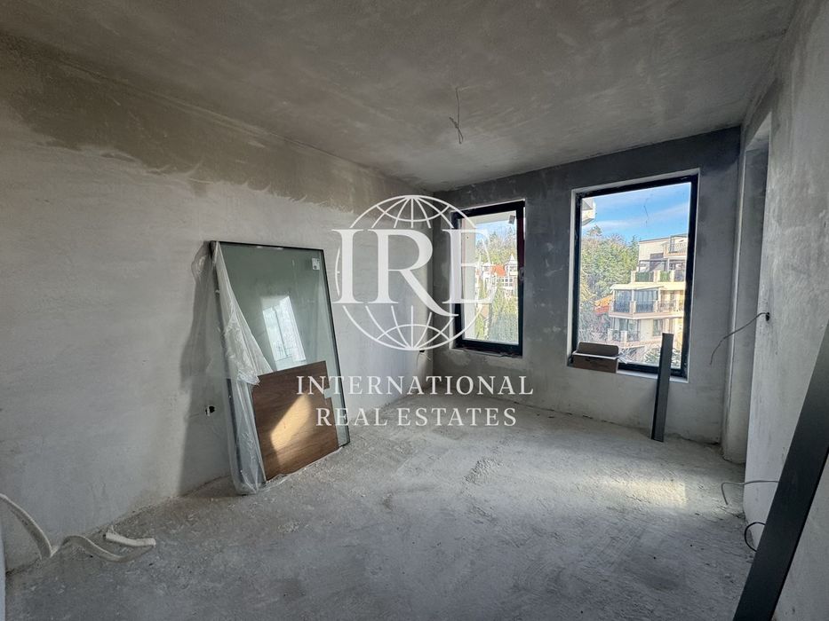 БРИЗ първа линия ТРИСТАЕН  до морска градина с морска панорама възмож