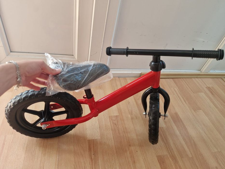 Bicicletă de echilibru copii (fără pedale) – Nouă, în cutie