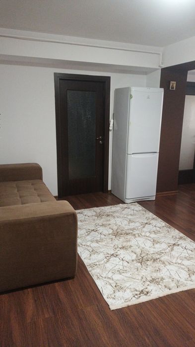 Închiriez apartament