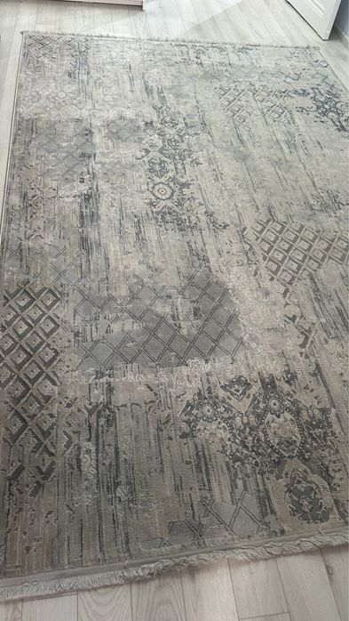 Продам ковер серого цвета